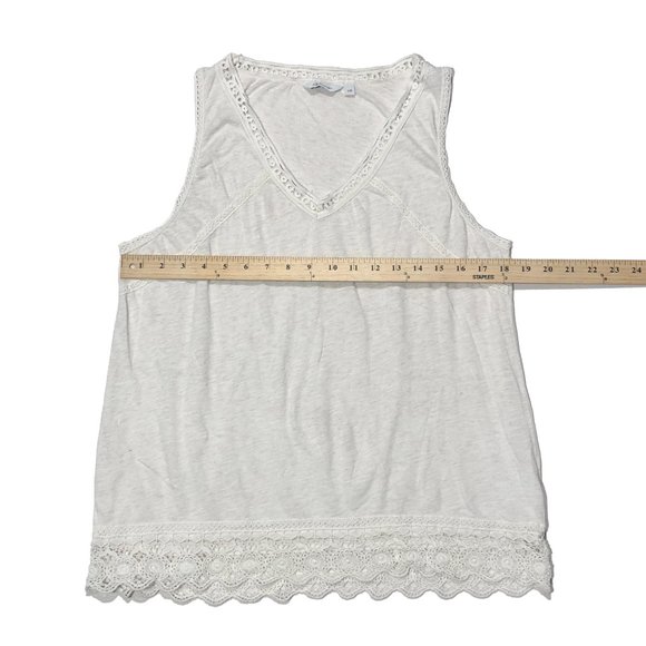 Reitmans Womens Size L White Lace Trim V-Neck Sleeveless Tank Top - Picture 2 of 6